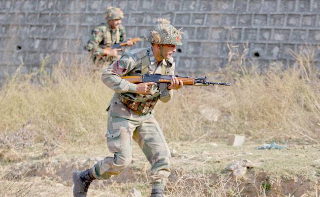 दहशतवाद्याची बंदूक खेचून त्यालाच कंठस्नान, पठाणकोट हल्ल्यातील शहीद जवानाची शौर्यगाथा