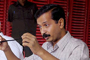 केजरीवाल यांचे ‘स्वीसलीक्स’