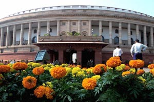 संसदेचं कामकाज दिवसभरासाठी तहकूब