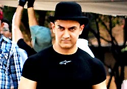 चित्रपटात दाखवला जाणारा आजचा खलनायक समाजातूनच येतो : आमिर खान