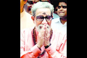 शिवसेनाप्रमुख ऑक्सिजनवर, आहार बंद