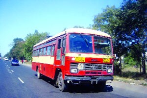 ऊस आंदोलनामुळे सावंतवाडी-कोल्हापूर एसटी वाहतूक ठप्प; प्रवाशांचे हाल