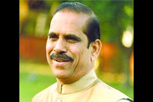 शिवसेनाप्रमुखांच्या स्मारकाचा वाद पेटला शिवसेनाप्रमुखांच्या स्मारकाचा वाद पेटला