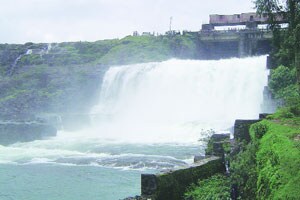 पाण्यासाठी महाराष्ट्र-कर्नाटकमध्ये तह परस्परांना पाणी देण्यास दोन्ही मुख्यमंत्री राजी