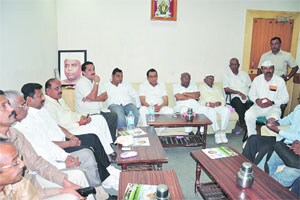 कोल्हापुरातील साखर कारखाना प्रतिनिधींची बैठक निर्णयाविना