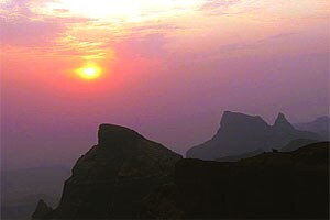 हरिश्चंद्रनाम पर्वतू!