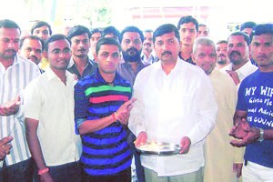 बाळासाहेबांच्या प्रकृती स्वास्थ्यासाठी ठिकठिकाणी प्रार्थना