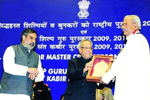 संत कबीर राष्ट्रीय पुरस्काराने येवल्याचे शांतीलाल भांडगे सन्मानित