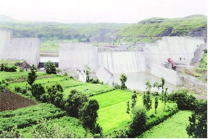 पाण्याच्या राजकारणात जिल्हा भकास होण्याची चिन्हे