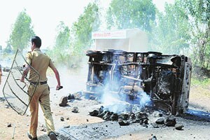 रास्ता रोको, दगडफेक, पोलिसांचा हवेत गोळीबार ऊसदर आंदोलन सुरूच