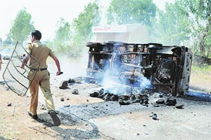 ऊस आंदोलन : कोल्हापुरात हवेत गोळीबार