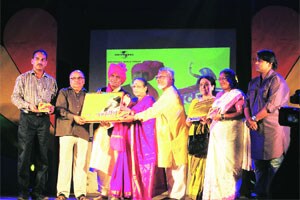 ‘गावरान पाखरू’मध्ये लावण्यांचा नजराणा