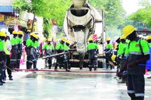 महत्त्वाकांक्षी रस्तेबांधणीत महाराष्ट्राला अग्रस्थान