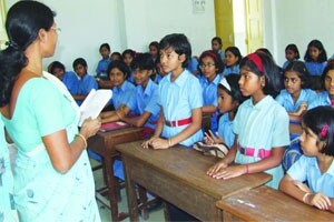 ‘शिक्षा करणाऱ्या शिक्षकांच्या शिक्षेच्या तरतुदीत बदलाची शिफारस’