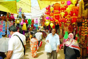 चंद्रपुरातील बाजारपेठा सजल्या