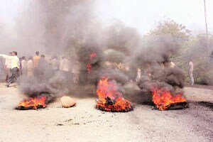 ऊसदर आंदोलनाचा पश्चिम महाराष्ट्रात भडका