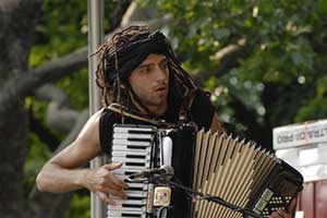 इस्रायली संगीतकार जोडू पाहतोय सांस्कृतिक सेतू