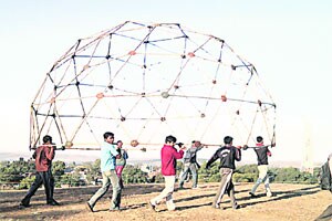 उत्पादक कामावर आधारित शिक्षण हवे!