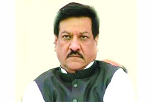 महाराष्ट्रात मुख्यमंत्री आपलेच आहेत का?