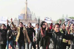 राष्ट्रपतीभवना बाहेर बलात्कार प्रकरणाविरोधात तरुणाईची जोरदार निदर्शनं