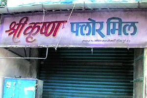 तीन पीठ गिरणीचालकांची एकाच पद्धतीने हत्या