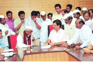 ऐन दुष्काळात जिल्हा बँकेचा आवाज का दबला?
