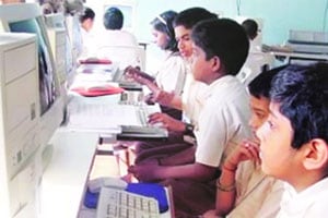सहाशे शाळांना शैक्षणिक सॉफ्टवेअर