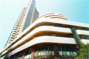 बाजार तेजीला नफेखोरीचे ग्रहण;सेन्सेक्स-निफ्टीमध्ये मोठी घसरण