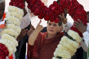 केंद्राने दिलेल्या निधीचा गुजरातमध्ये प्रचारासाठी वापर