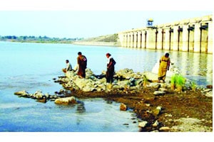 खडकपूर्णा प्रकल्पाच्या जलसाठय़ात झपाटय़ाने घट