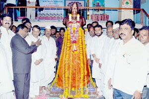 यशवंतराव चव्हाण यांचा आदर्श नव्या पिढीपुढे गरजेचा – विश्वजित कदम