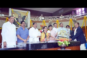 पालिकेतर्फे गुरुबन्स कौर यांचा जीवनगौरव पुरस्काराने सन्मान