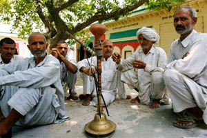 विवाहाशिवाय १६व्या वर्षी शरीरसंबंध समाजासाठी घातक : खाप पंचायत