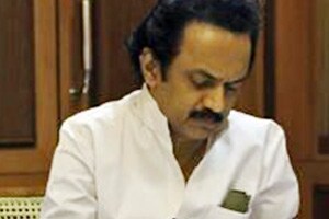 आणखी १६ गाडय़ा सीबीआयच्या ताब्यात