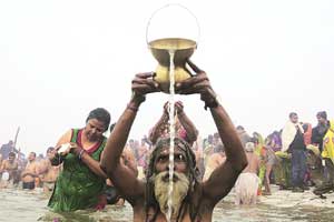 महाकुंभाच्या निमित्ताने : श्रद्धा-अंधश्रद्धेची चिकित्सा!