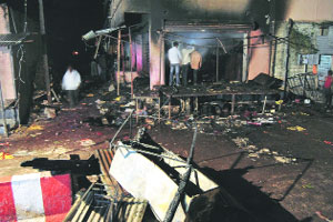 औंढा नागनाथ मंदिर परिसरातील दुकानाला आग