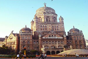 रखडलेल्या कामांवरून शिवसेना नगरसेविकेचा पालिकेला घरचा आहेर