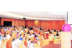 पालकत्व व बालसंगोपनावर मार्गदर्शन