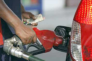 पेट्रोलचे दर उद्यापासून १ रुपयाने कमी होण्याची शक्यता