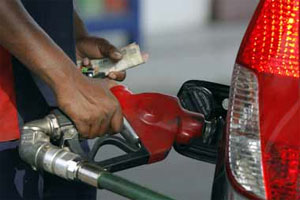 पेट्रोलचे दर प्रतिलिटर दोन रुपयांनी कमी