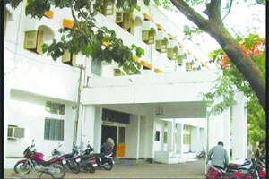 रायगडचे जिल्हा सामान्य रुग्णालय व्हेंटिलेटरवर