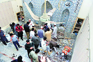 पाकिस्तानात मशिदीत स्फोट; सहा ठार, ३० जखमी