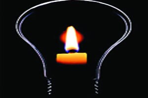 शहराच्या निम्म्या भागाचा वीज पुरवठा खंडित