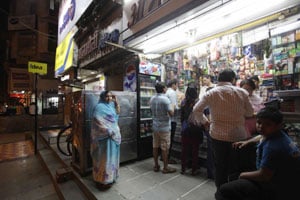 व्यापाऱ्यांचा बेमुदत बंद तात्पुरता स्थगित