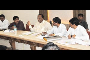 राष्ट्रीय पेयजल योजना प्राधान्याने पूर्ण कराव्यात