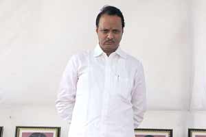 अजित पवारांच्या राजीनाम्यासाठी विरोधकांनी रोखले विधीमंडळाचे कामकाज