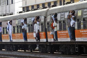 मध्य रेल्वेच्या सोलापूर विभागाला ६६६ कोटींचे उत्पन्न मध्य रेल्वेच्या सोलापूर विभागाला ६६६ कोटींचे उत्पन्न