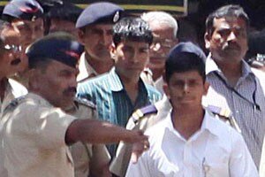 … आणि न्यायालयातच हिमायत बेगला रडू कोसळले!