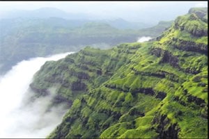 ऑर्थरसीट’वरून दोघे बेपत्ता