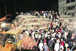 ठाण्यात बेकायदा इमारत कोसळून झालेल्या दुर्घटनेतील मृतांचा आकडा ४१ वर
